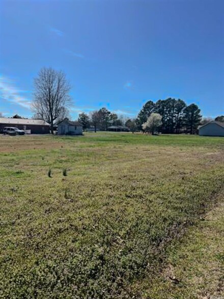 1 Cherokee St, Rector, AR 72461