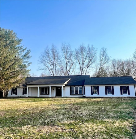 15890 Richborough Rd, Chesterfield, MO 63017