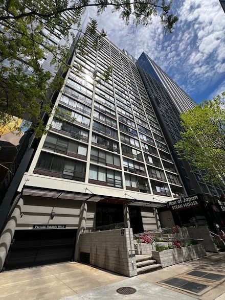 230 E Ontario St Unit 1206, Chicago, IL 60611