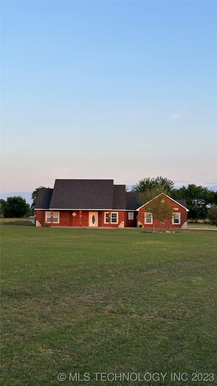 8281 E Prairie Valley Rd, Ardmore, OK 73401