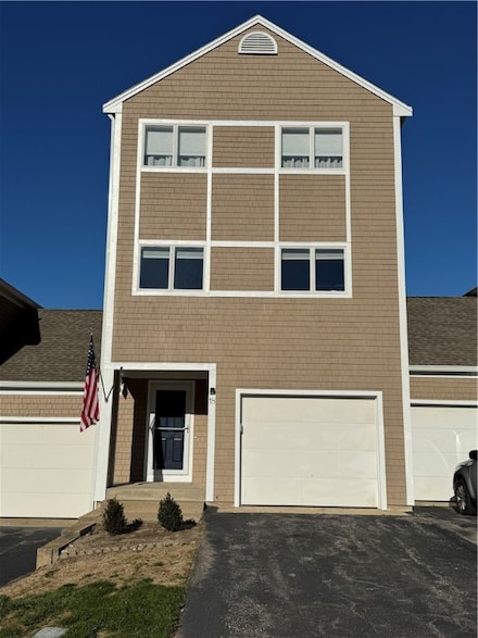 18 Palmer Cir, Hope Valley, RI 02832
