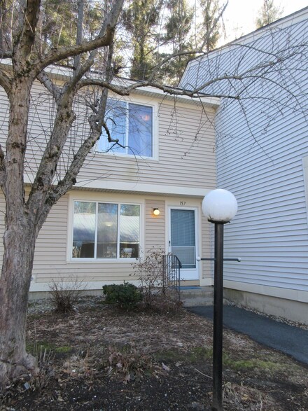157 Morningside Commons, Brattleboro, VT 05301