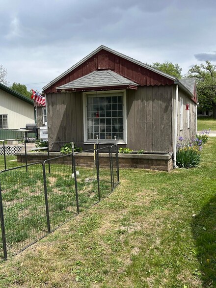 816 5th Ave NE, Independence, IA 50644