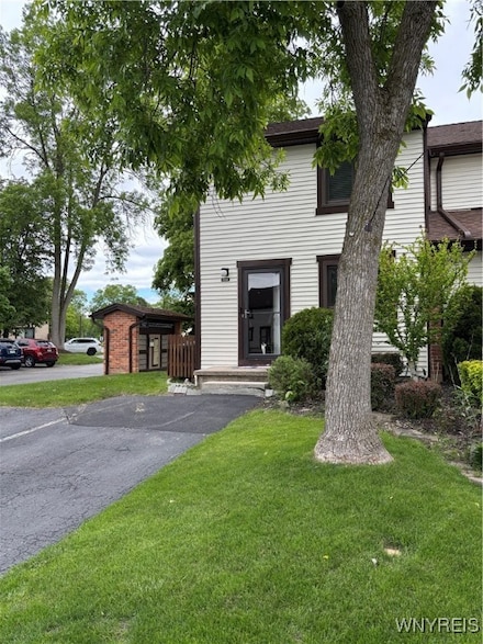 1056 Charlesgate Cir, East Amherst, NY 14051