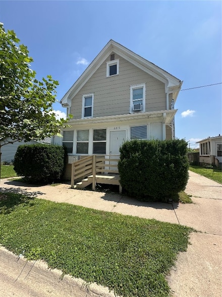 605 4th St SW, Cedar Rapids, IA 52404