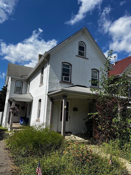 131 Main St, Sayreville, NJ 08872