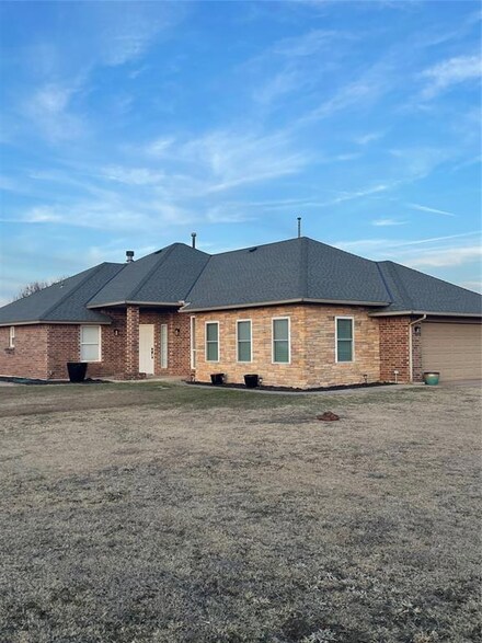 9516 Grant Rd NW, Okarche, OK 73762