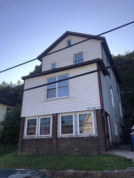227 Main St, Conemaugh, PA 15909