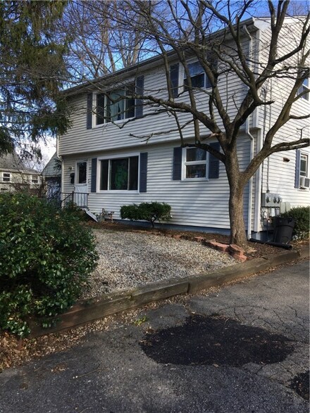 49 Ruth Ave, Rumford, RI 02916