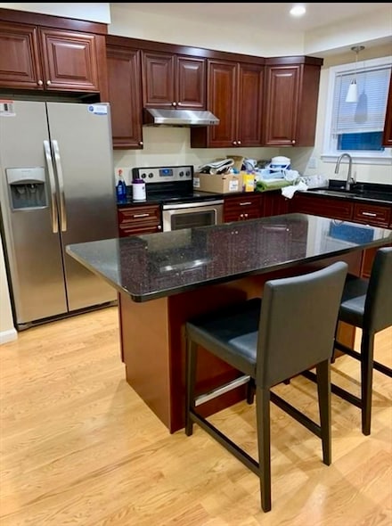 75 Germain Ave, Quincy, MA 02169
