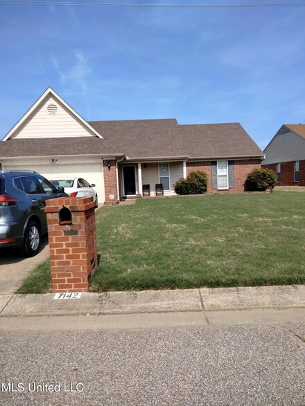 7142 Hurt Rd, Horn Lake, MS 38637