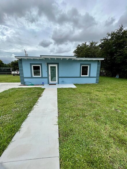 2415 NW 162nd St, Opa Locka, FL 33054