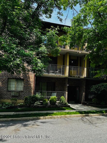 9 Donna Ct Unit 9, Staten Island, NY 10314