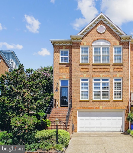 8512 Brenthill Ct, Vienna, VA 22182