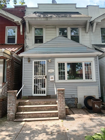 88-10 78th St, Jamaica, NY 11421