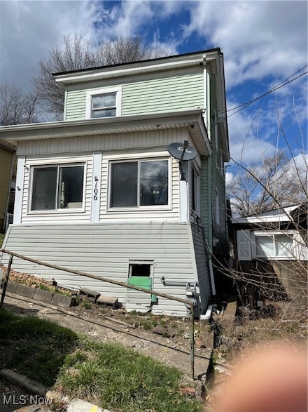 106 5th St, Bridgeport, OH 43912