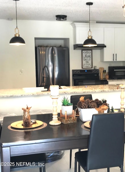 7947 Chateau Dr S, Jacksonville, FL 32221