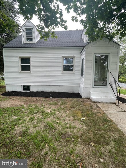 107 Barker Ave, Bridgeport, NJ 08014