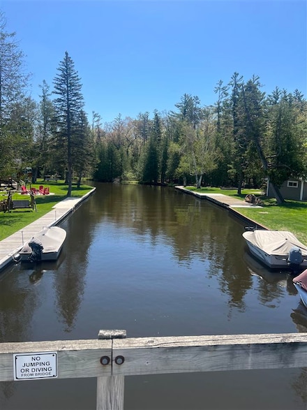 6647 Barbara Ave, Indian River, MI 49749