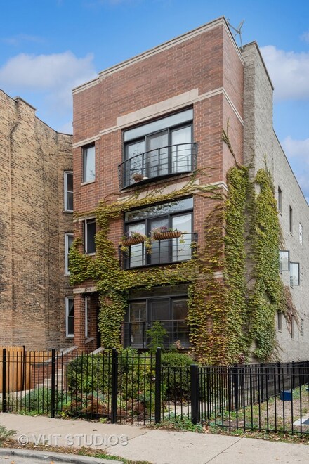 2704 W Cortez St Unit 1, Chicago, IL 60622