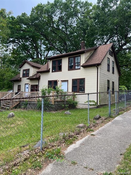 16845 Dolphin St, Detroit, MI 48219