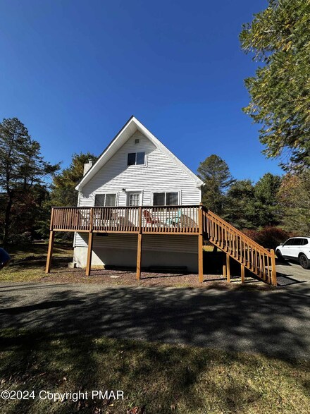 105 Bull Run, Long Pond, PA 18334