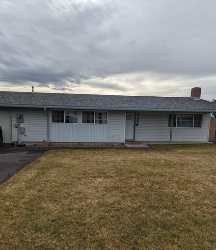 10886 Wright Ave, Klamath Falls, OR 97603