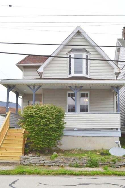 30 Homestead Ave, Scottdale, PA 15683