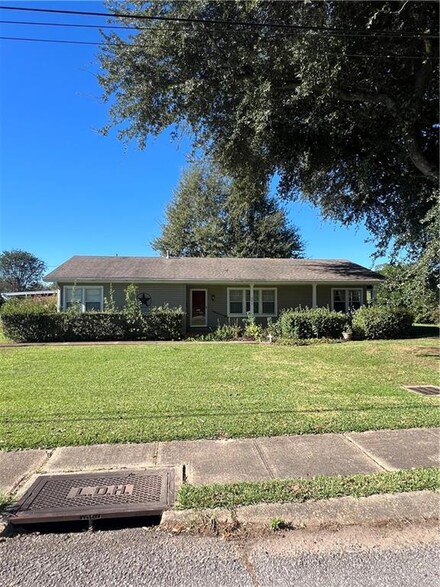 201 2nd St, Colfax, LA 71417