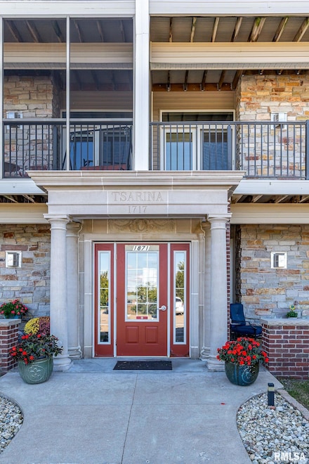 1871 Stone Gate Cir Unit 11, Davenport, IA 52807