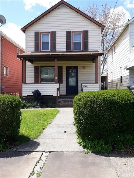 1048 Fruit Ave, Farrell, PA 16121