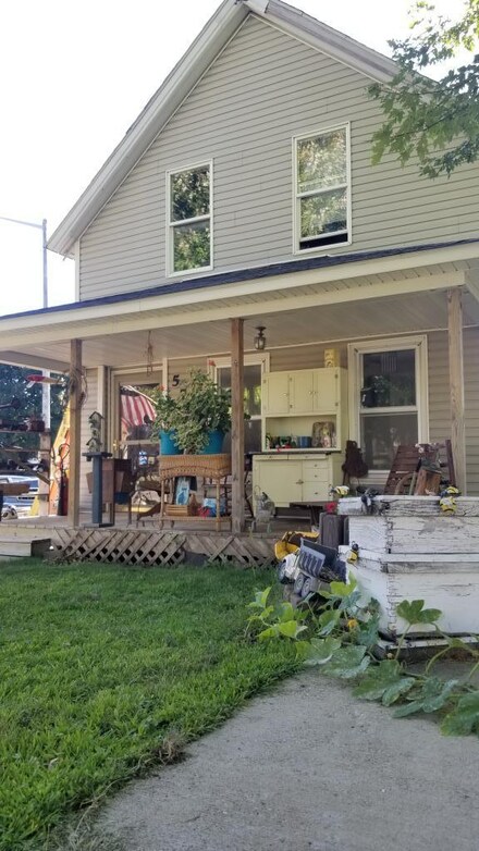572 Saint Charles Ave, Saint Charles, MN 55972