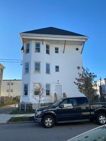 86 Beetle St Unit 1R, New Bedford, MA 02746