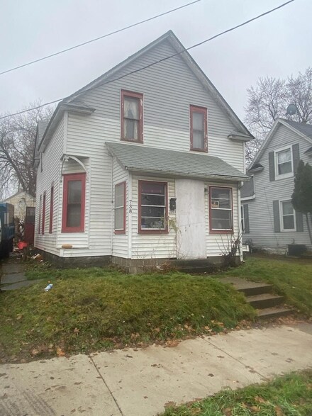 738 Olympia St SW, Grand Rapids, MI 49503