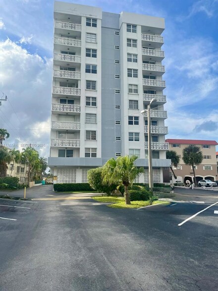 3113 S Ocean Dr Unit 701, Hallandale Beach, FL 33009