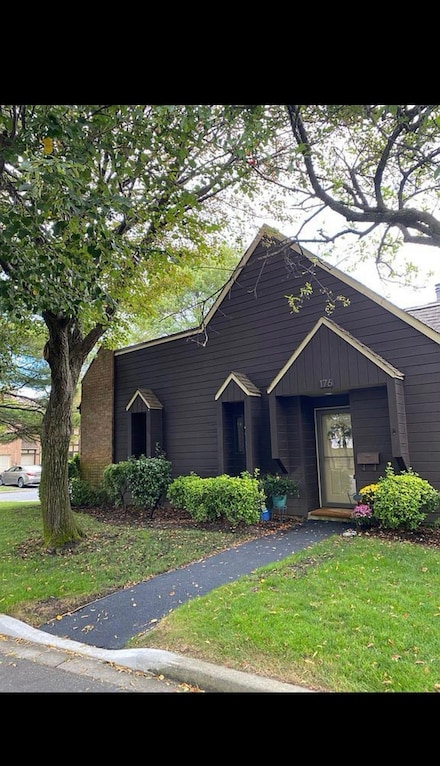 176 Southgate Crescent, Massapequa Park, NY 11762