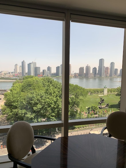 845 United Nations Plaza Unit 11C, New York, NY 10017