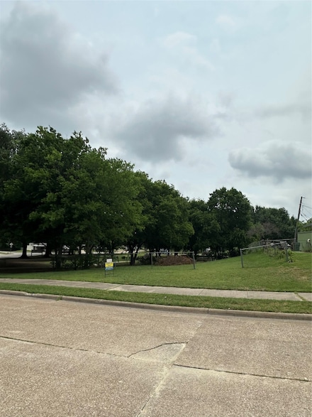 501 Henderson Cir, Garland, TX 75040