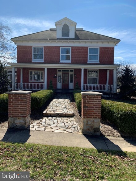 131 W Market St, Mc Connellsburg, PA 17233
