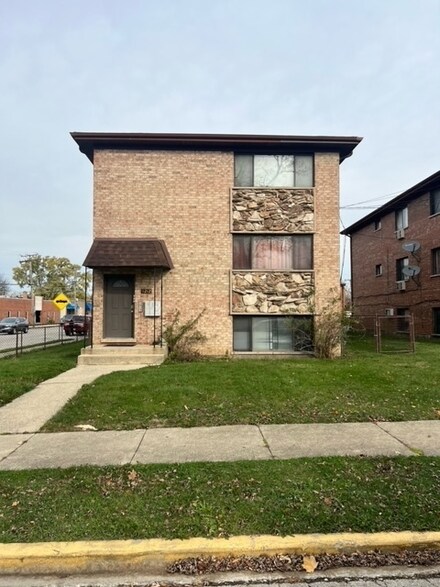 5212 Ridge Ave, Hillside, IL 60162