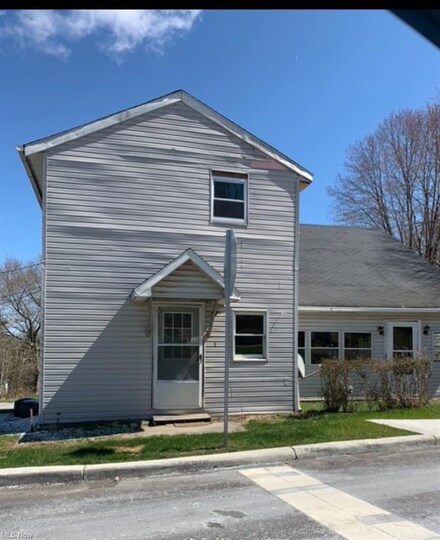 1097 Bedford Rd, Masury, OH 44438