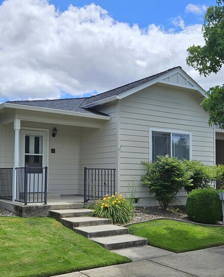 328 Cheney Loop, Central Point, OR 97502