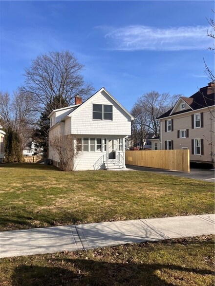 16 Booth St, Shortsville, NY 14548