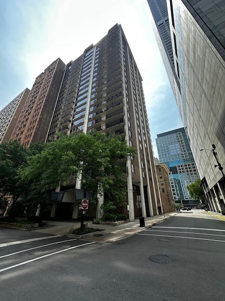 201 E Chestnut St Unit 19E, Chicago, IL 60611