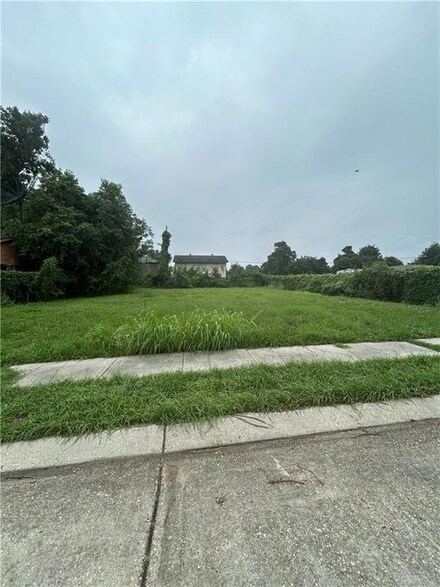 1805 Lauradale Dr, New Orleans, LA 70114