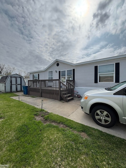 372 Partridge Dr, Grand Blanc, MI 48439