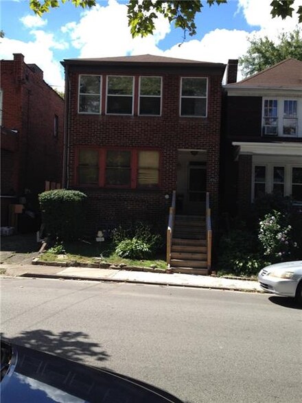 566 Peebles St, Pittsburgh, PA 15221