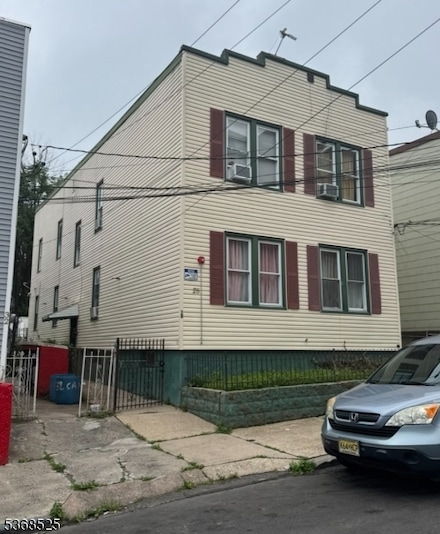28 Camden St, Paterson, NJ 07503