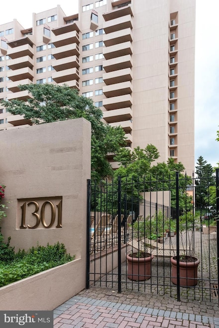 1301 N Courthouse Rd Unit 611, Arlington, VA 22201