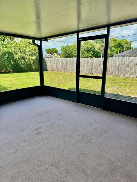 1862 SW Hampshire Ln, Port Saint Lucie, FL 34953